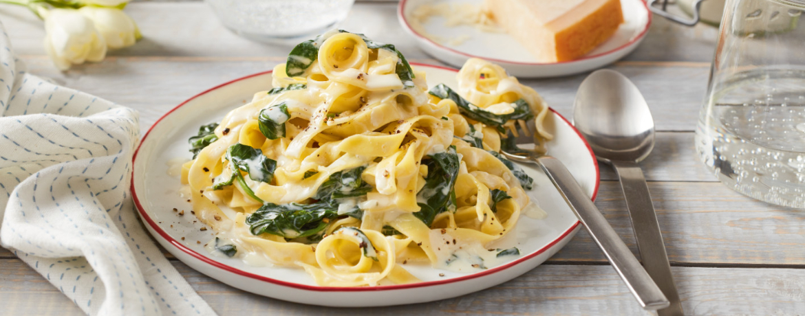 Tagliatelle mit Spinat-Frischkäse-Sauce für 4 Personen von lidl-kochen.de