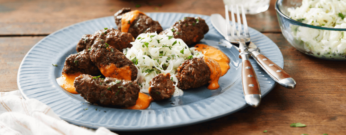 Cevapcici mit Kohlrabisalat und Paprikadip für 4 Personen von lidl-kochen.de