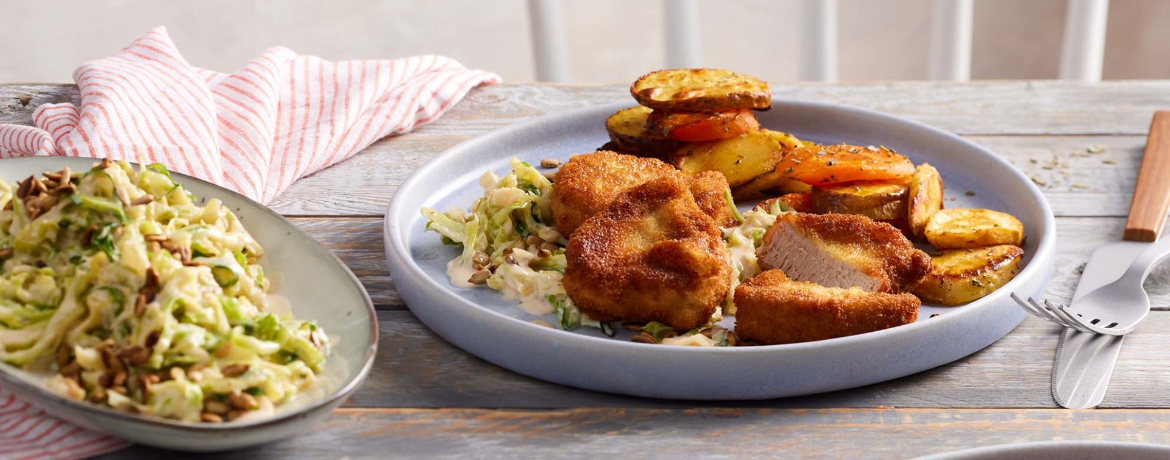 Panierte Schweinefiletmedaillons mit Ofengemüse und Spitzkohlsalat für 4 Personen von lidl-kochen.de