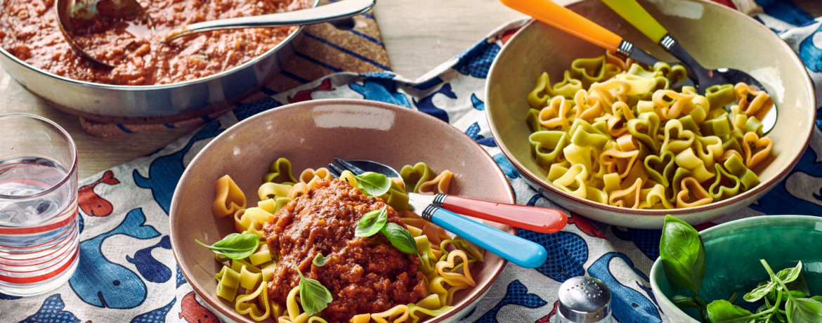 Nudeln mit Tomatensauce und Gemüse für 4 Personen von lidl-kochen.de