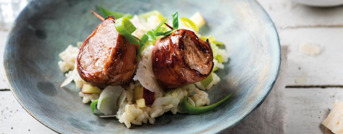 Schweinemedaillons im Speckmantel auf cremigen Risotto mit Apfel und Lauch für 4 Personen von lidl-kochen.de