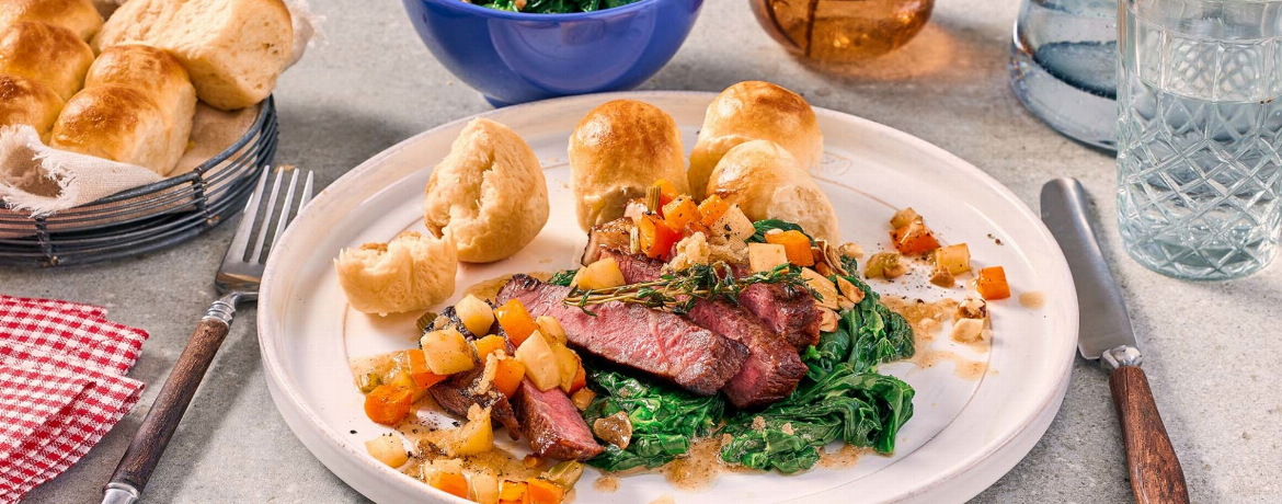 Rib-Eye-Steak mit jungem Spinat und Buchteln für 4 Personen von lidl-kochen.de