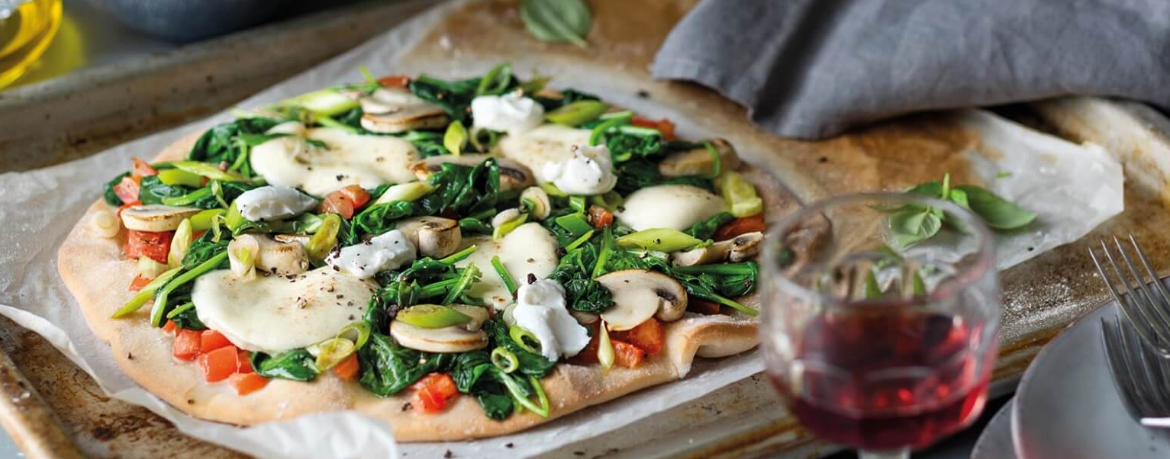 Spinat-Pizza mit Pilzen und Mozzarella für 4 Personen von lidl-kochen.de