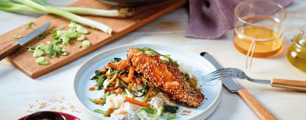 Sesam-Lachs mit Wokgemüse und Reis - Rezept | LIDL Kochen