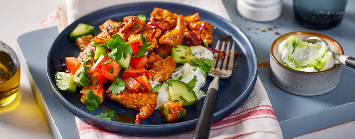 Putengyros mit griechischem Salat und Gurken-Dip für 4 Personen von lidl-kochen.de