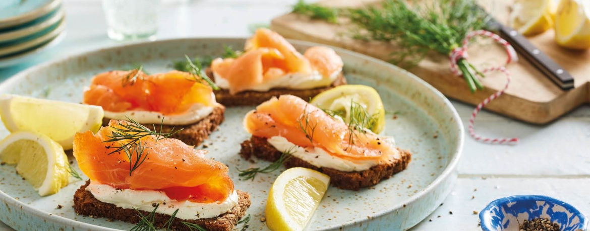 Belegte Brote mit Frischkäse und geräuchertem Lachs für 4 Personen von lidl-kochen.de