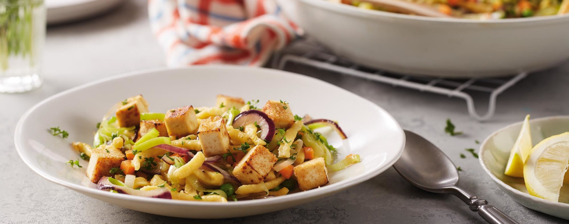 Frühlings-Spätzlepfanne mit karamellisiertem Tofu für 4 Personen von lidl-kochen.de