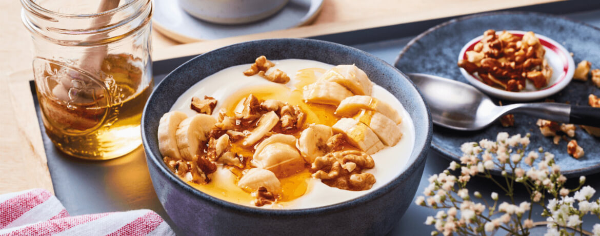 Joghurt mit Honig, Banane und Walnüssen für 4 Personen von lidl-kochen.de