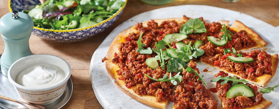 Vegane Türkische Pizza mit Salat für 4 Personen von lidl-kochen.de