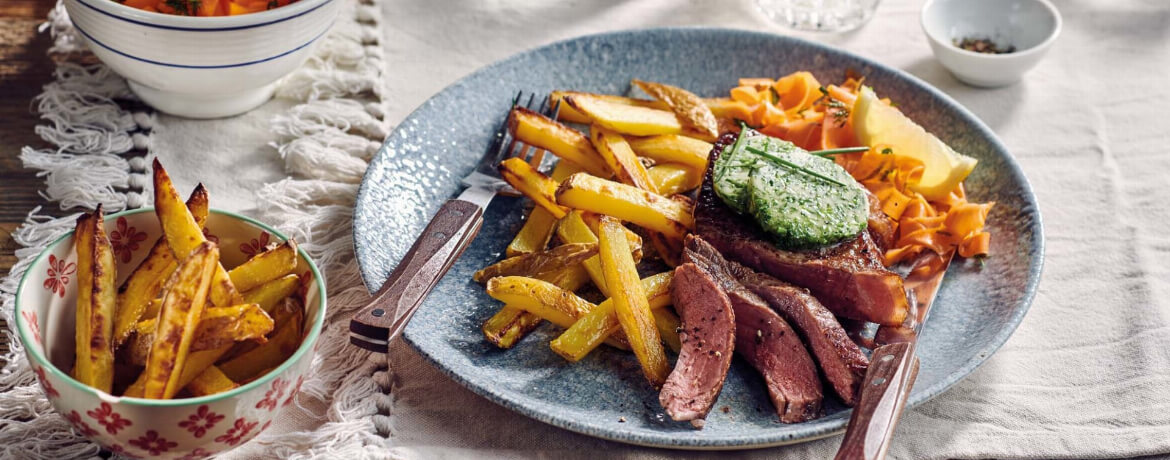 Steak mit Pommes, Kräuterbutter und Karotten-Salat für 4 Personen von lidl-kochen.de
