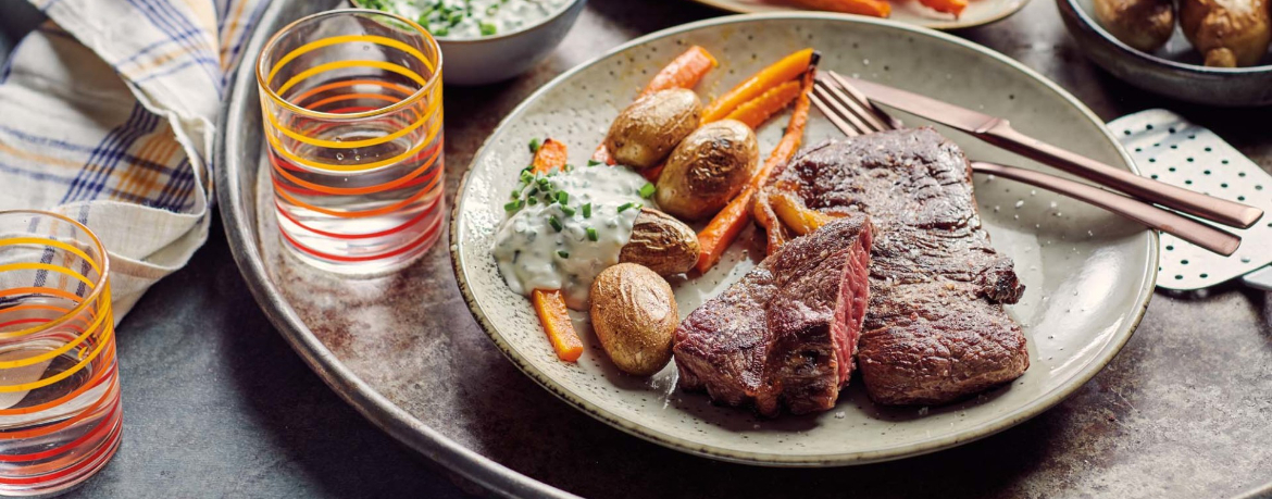 Steaks mit Kartoffeln und Röstkarotten für 4 Personen von lidl-kochen.de