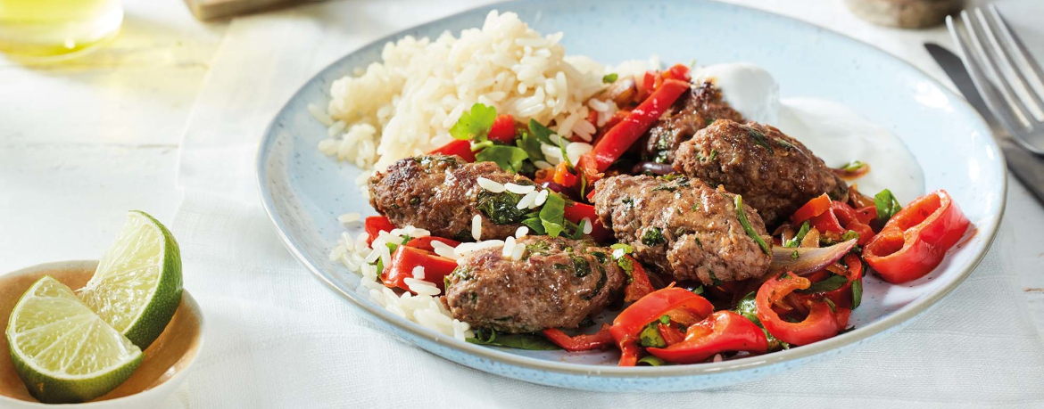 Köfte mit scharfem Paprikagemüse, Zitronenjoghurt und Langkornreis für 4 Personen von lidl-kochen.de