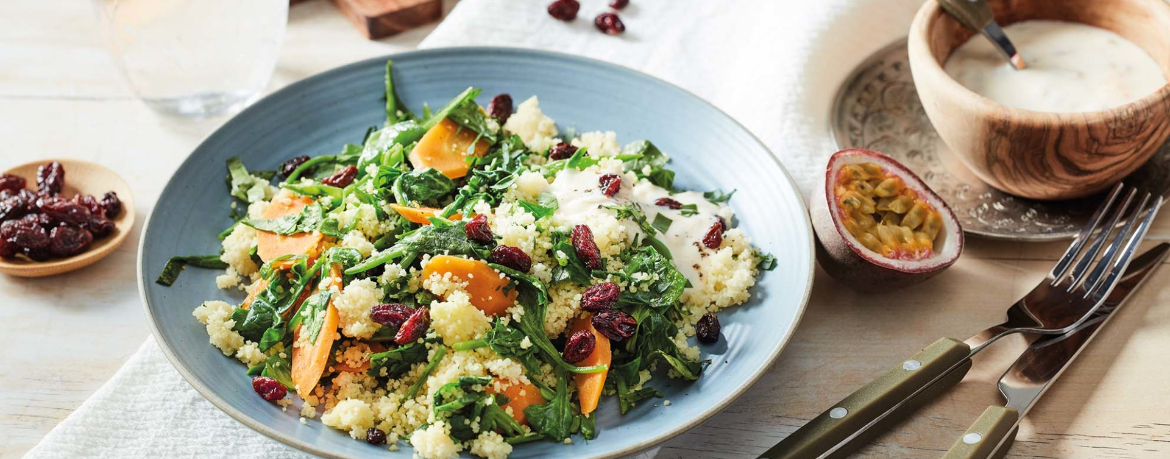 Bunte Couscous-Gemüse-Pfanne mit Passionsfruchtdip und Rosinen für 4 Personen von lidl-kochen.de