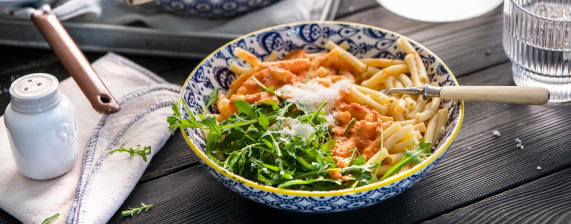 Makkaroni in gerösteter Paprikasoße mit Rucola für 4 Personen von lidl-kochen.de