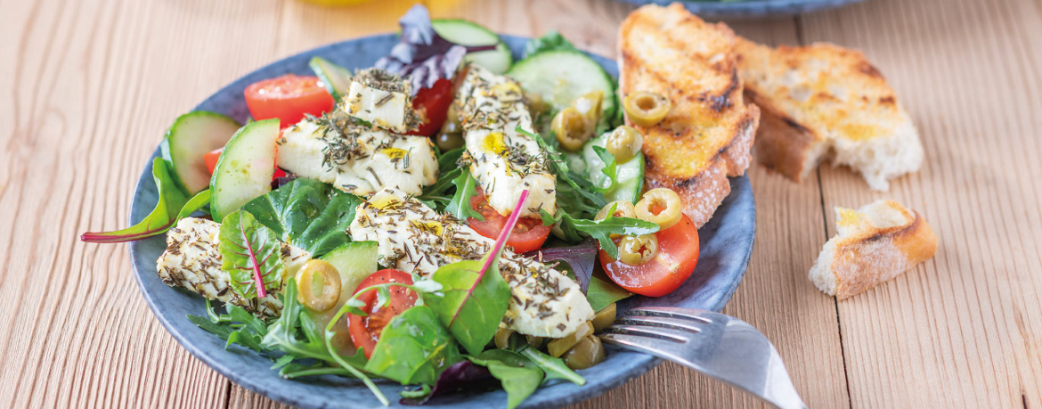 Fetakäse im Kräutermantel mit Salat für 4 Personen von lidl-kochen.de