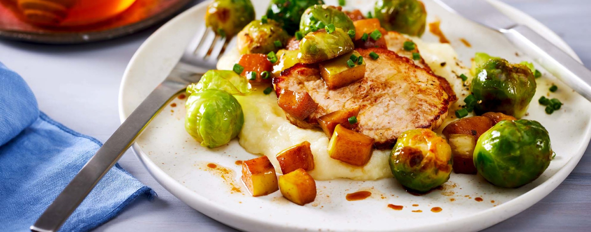 Minutensteaks mit Kohlrabi-Püree an Rosenkohl mit Honig-Äpfeln für 4 Personen von lidl-kochen.de