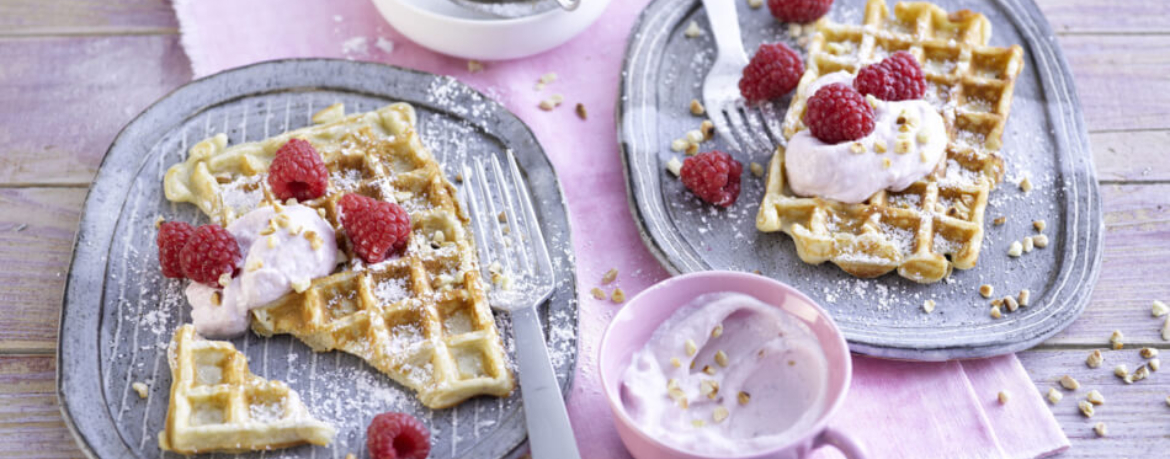 Himbeer-Skyr-Waffeln mit Mandeln für 4 Personen von lidl-kochen.de