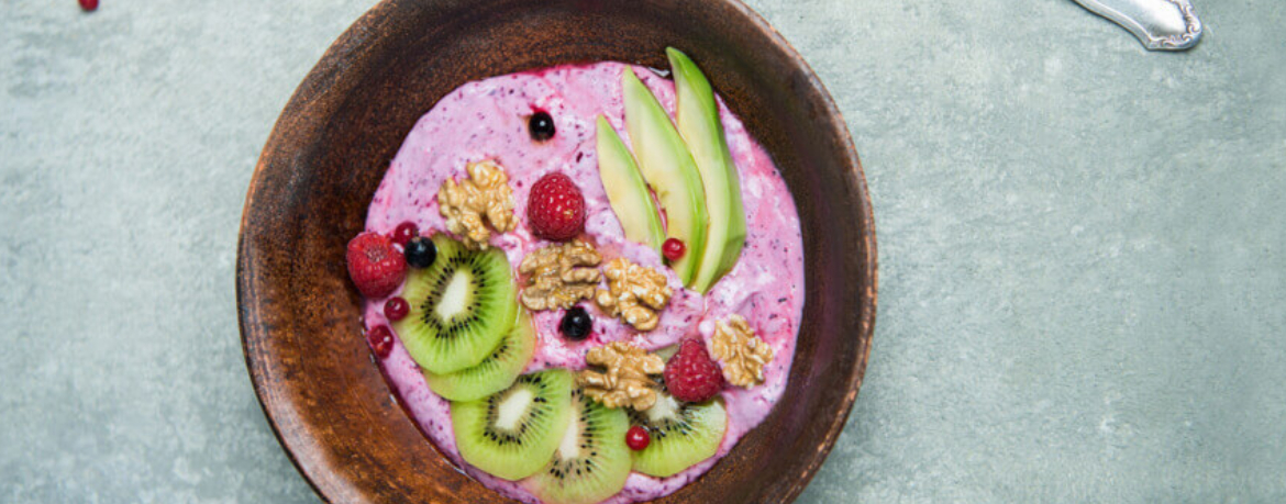 Frühstücksbowl – Fruchtquark mit Kiwi, Beeren und Banane für 4 Personen von lidl-kochen.de