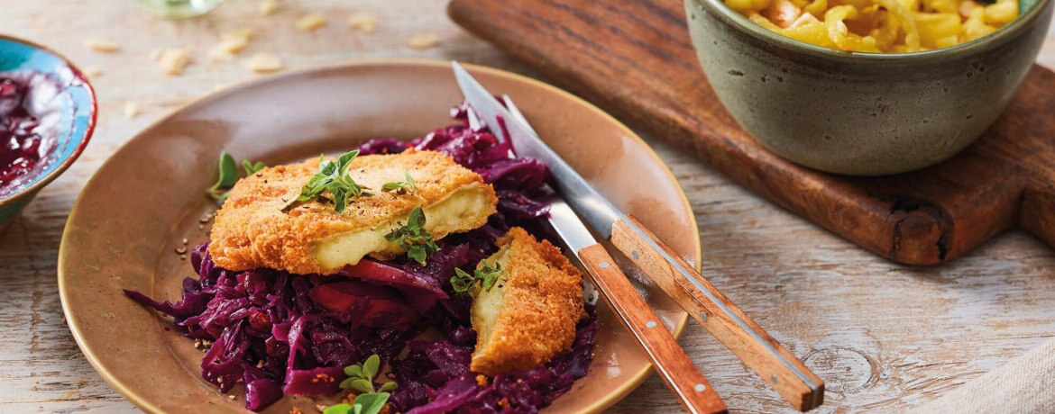 Back-Camembert mit Rotkohl und Haselnuss-Spätzle für 4 Personen von lidl-kochen.de