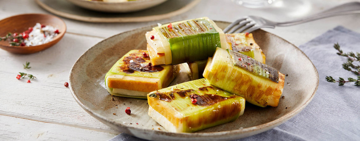 Sellerie-Räuchertofu-Päckchen mit Thymian und Sellerie-Lauch-Gemüse für 4 Personen von lidl-kochen.de