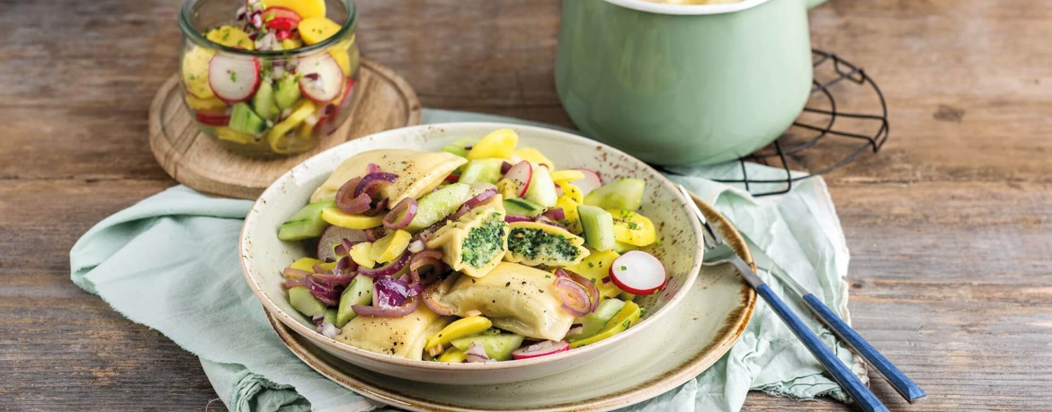 Vegane Maultaschen mit schwäbischem Kartoffel-Gurken-Salat und geschmelzten Zwiebeln für 4 Personen von lidl-kochen.de