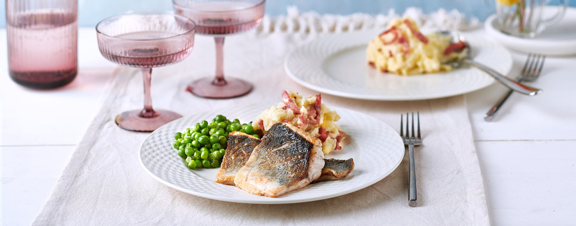 Wolfsbarsch auf Kartoffel-Speck-Püree mit Erbsen für 4 Personen von lidl-kochen.de