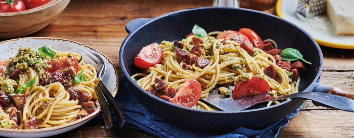 Spaghetti Carbonara mit Chorizo und grünem Olivenpesto für 4 Personen von lidl-kochen.de