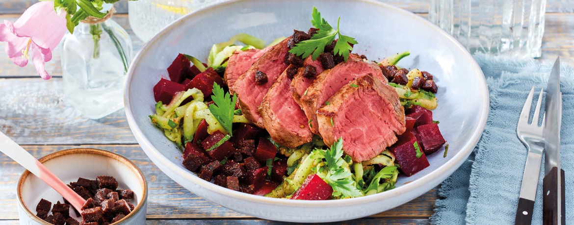 Steaks vom Rinderfilet und Rote-Bete-Gurkensalat für 4 Personen von lidl-kochen.de