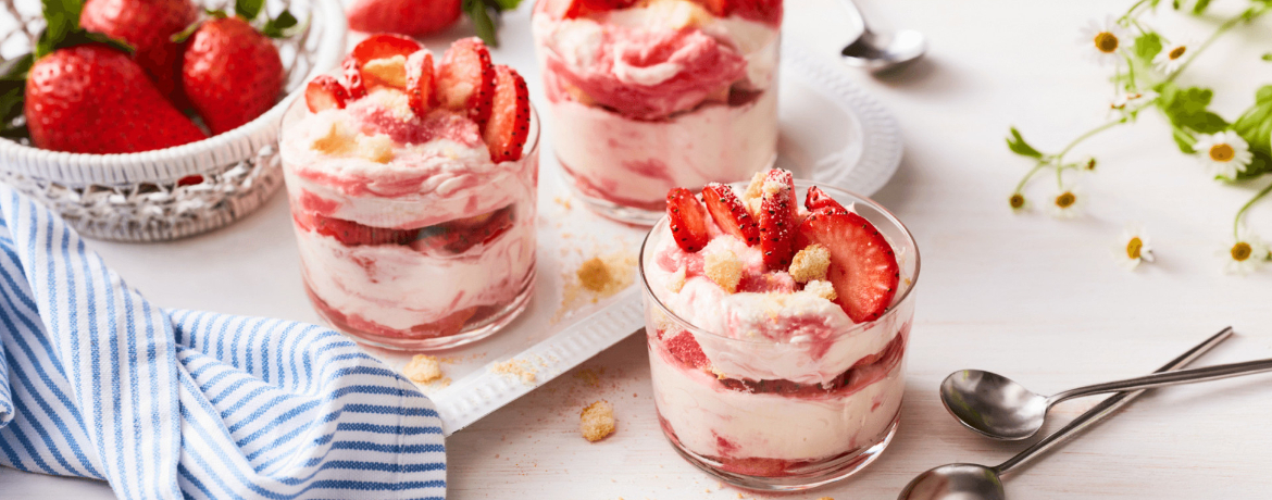 Trifle mit Erdbeeren und Rhabarber für 4 Personen von lidl-kochen.de