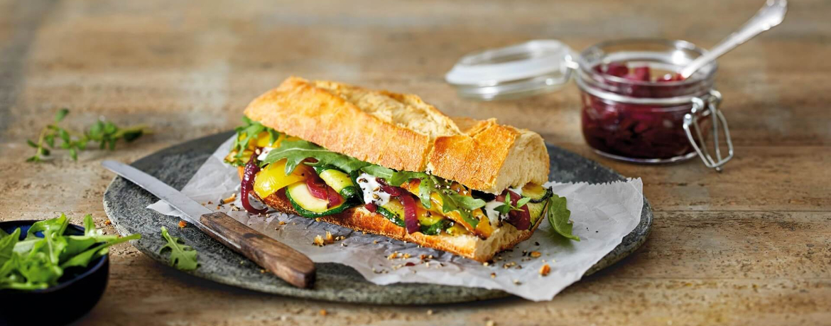 Antipasti-Sandwich mit geröstetem Gemüse und Zwiebel-Marmelade für 4 Personen von lidl-kochen.de