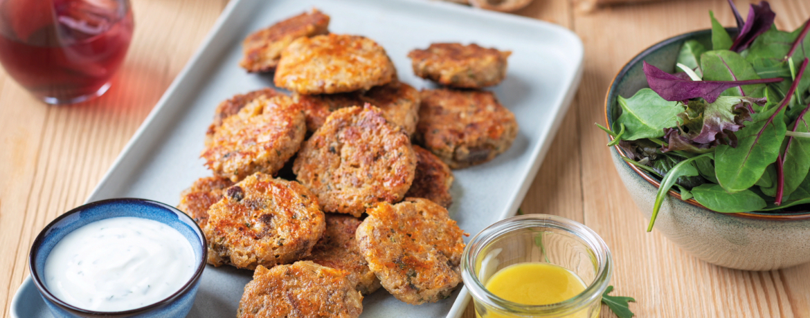 Brotfrikadellen mit Salat und Joghurtdip für 4 Personen von lidl-kochen.de