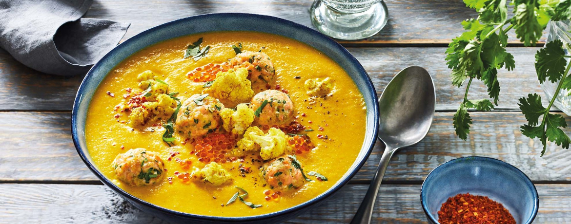 Kokos-Blumenkohl-Suppe mit Lachs-Frikadellen und Kaviar für 4 Personen von lidl-kochen.de