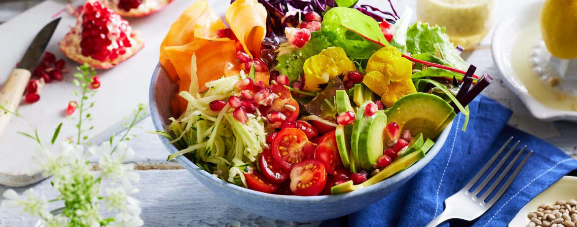 Bunter Buddha Bowl Salat mit Avocado und Sonnenblumenkernen für 4 Personen von lidl-kochen.de