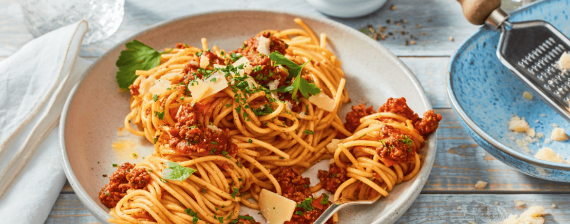 Einfache Spaghetti Bolognese mit Parmesan für 4 Personen von lidl-kochen.de