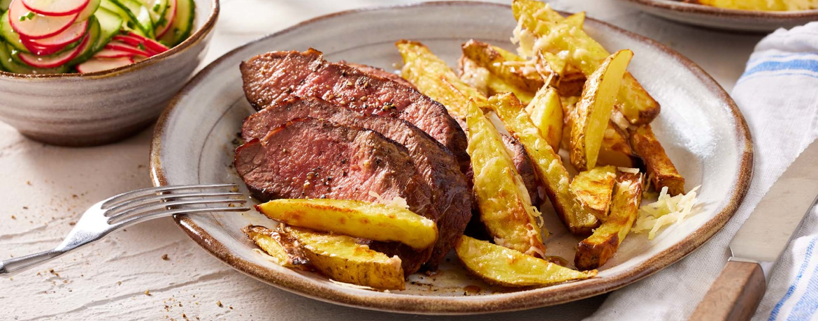 Steak mit Parmesanpommes und Gurken-Radieschen-Salat für 4 Personen von lidl-kochen.de