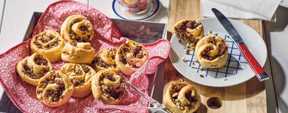 Hack-Hefeschnecken mit Fetakäse für 4 Personen von lidl-kochen.de