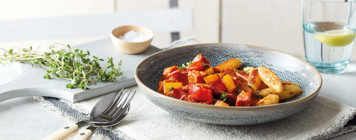 Paprika-Kasseler-Gulasch mit Kartoffel-Schupfnudeln für 4 Personen von lidl-kochen.de