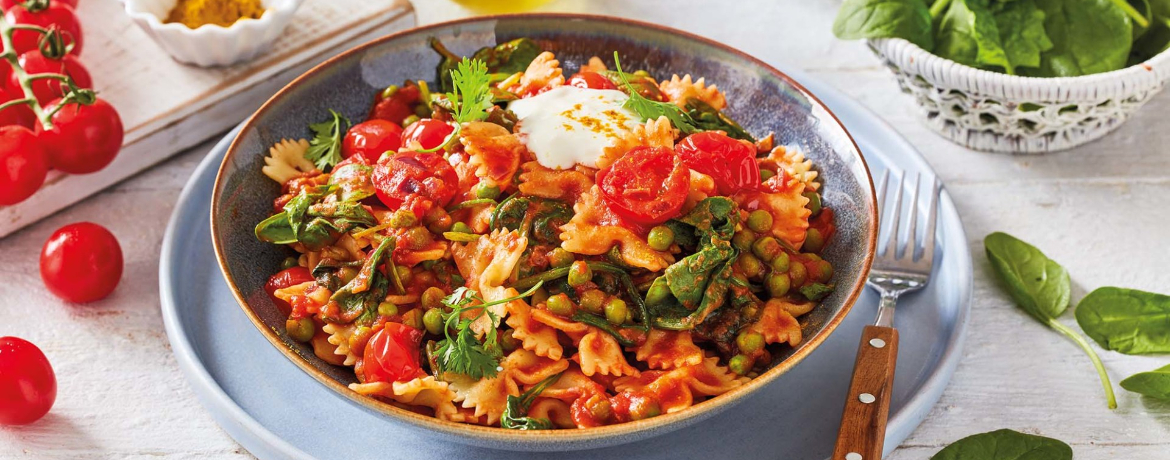 Farfalle in Curry-Tomatensauce mit grünen Erbsen und Spinat für 4 Personen von lidl-kochen.de