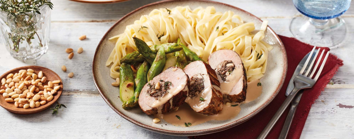 Zartes Schweinefilet mit Champignons gefüllt an gebratenem Spargel für 4 Personen von lidl-kochen.de