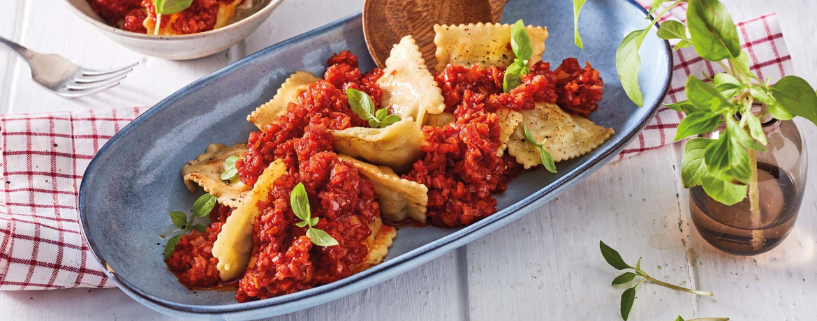 Ravioli mit Wurzelgemüsejus und Basilikum für 4 Personen von lidl-kochen.de