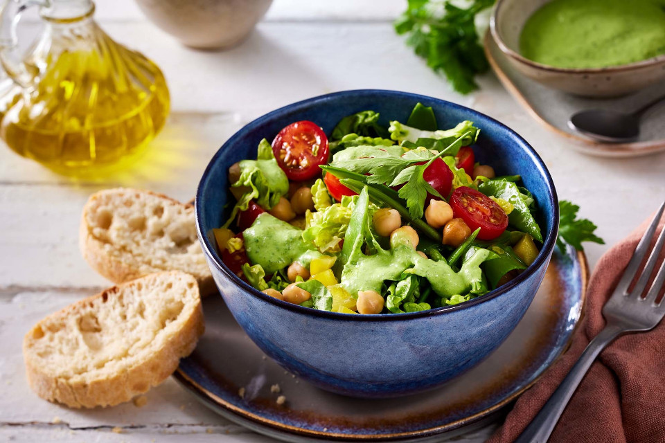 Bunter Salat mit Petersiliencreme - Rezept | LIDL Kochen Bunter Salat mit Petersiliencreme - Rezept | LIDL Kochen