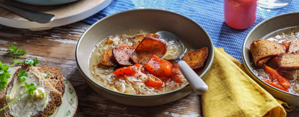 Sauerkrautsuppe mit gebratenem Räuchertofu - Rezept | LIDL Kochen