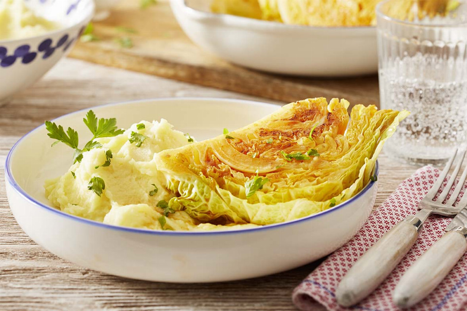 Geschmorter Wirsing mit Püree - Rezept | LIDL Kochen Geschmorter Wirsing mit Püree - Rezept | LIDL Kochen
