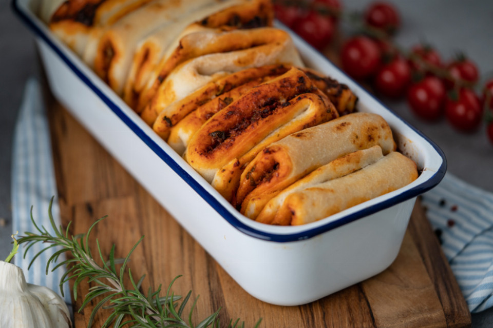 Zupfbrot mit Basilikum-Butter - Rezept | LIDL Kochen