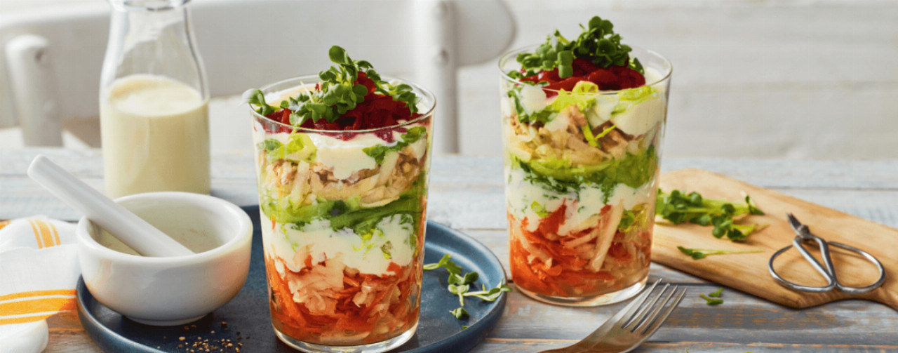 Schichtsalat mit Fetadressing - Rezept | LIDL Kochen