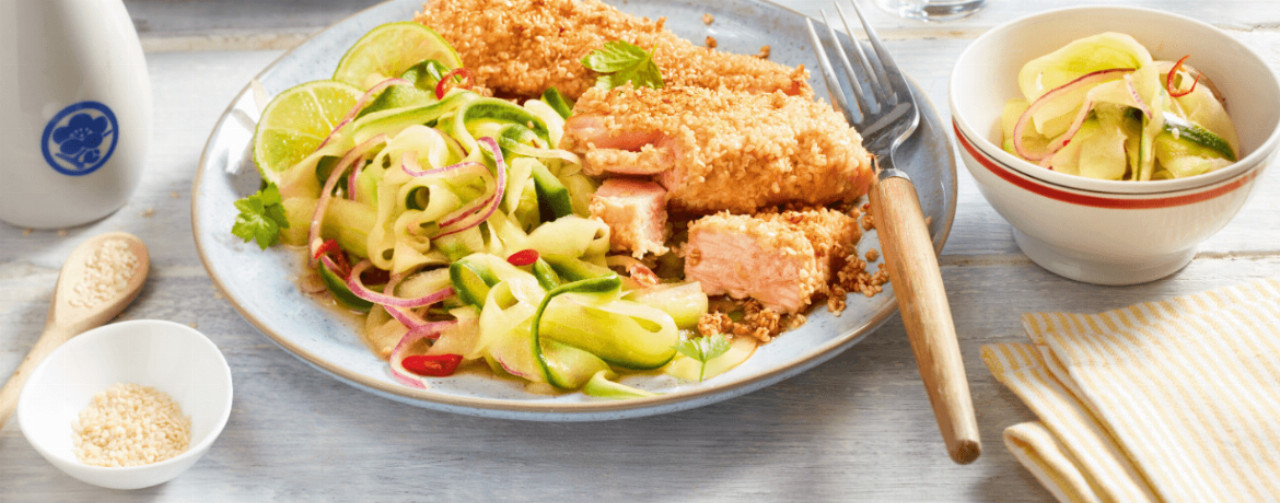 Sesam-Lachs mit Asia Gurkensalat - Rezept | LIDL Kochen Sesam-Lachs mit Asia Gurkensalat - Rezept | LIDL Kochen