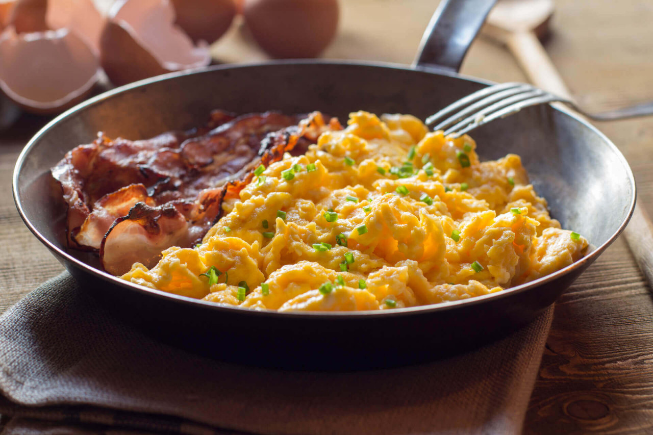Rührei mit krossem Bacon - Rezept | LIDL Kochen Rührei mit krossem Bacon - Rezept | LIDL Kochen