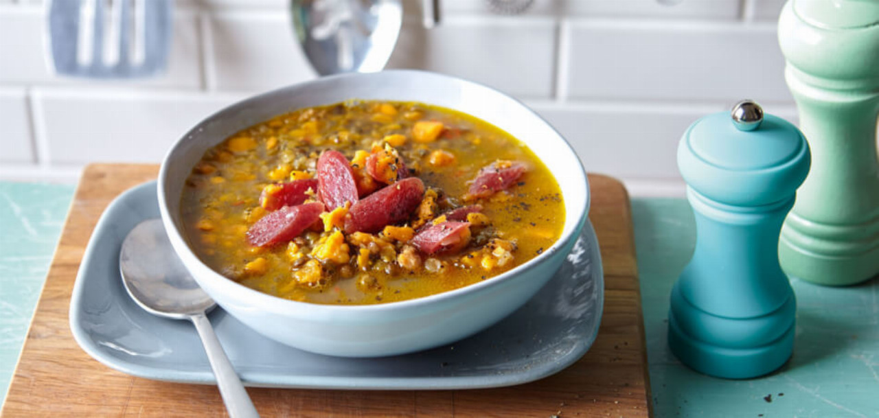 Linsensuppe mit Süßkartoffeln und Wurst-Einlage - Monsieur Cuisine Rezept