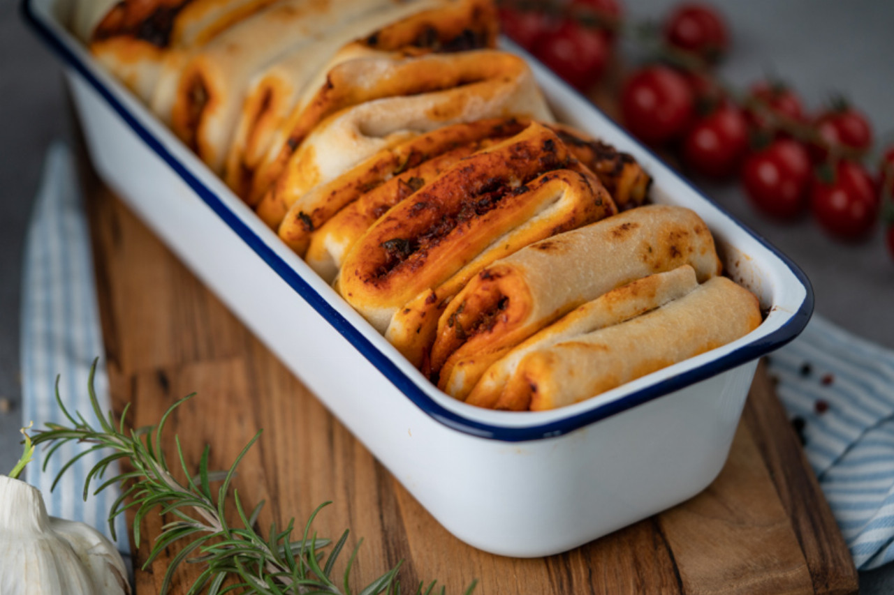 Zupfbrot mit Basilikum-Butter - Rezept | LIDL Kochen