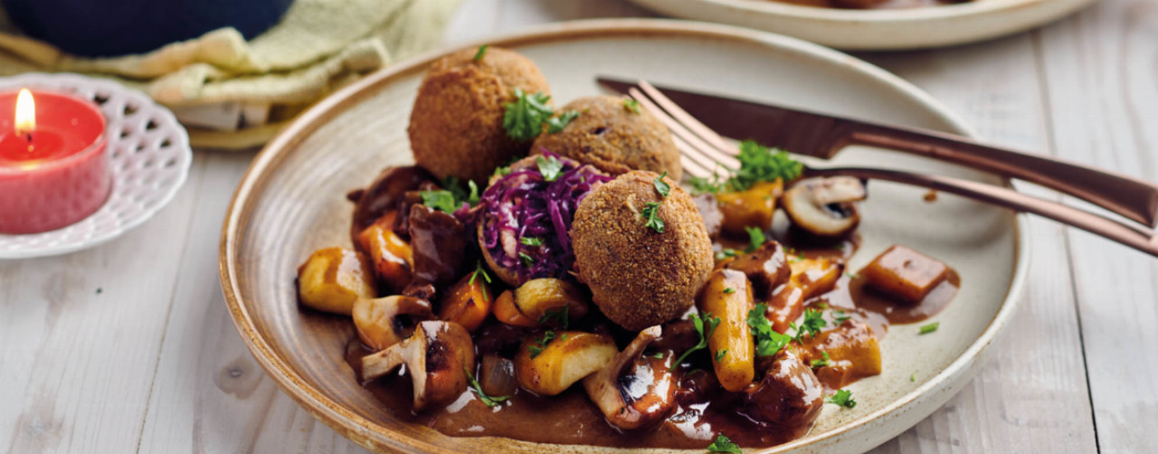 Gulasch mit RotkohlKnödeln Rezept LIDL Kochen